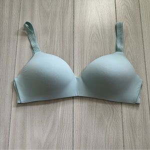 36D victoria’s Secret super soft sea foam green bra